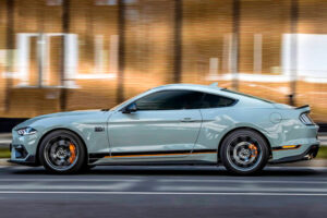 Ford Mustang - foto 2